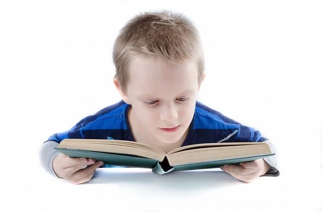 Enfant qui lit